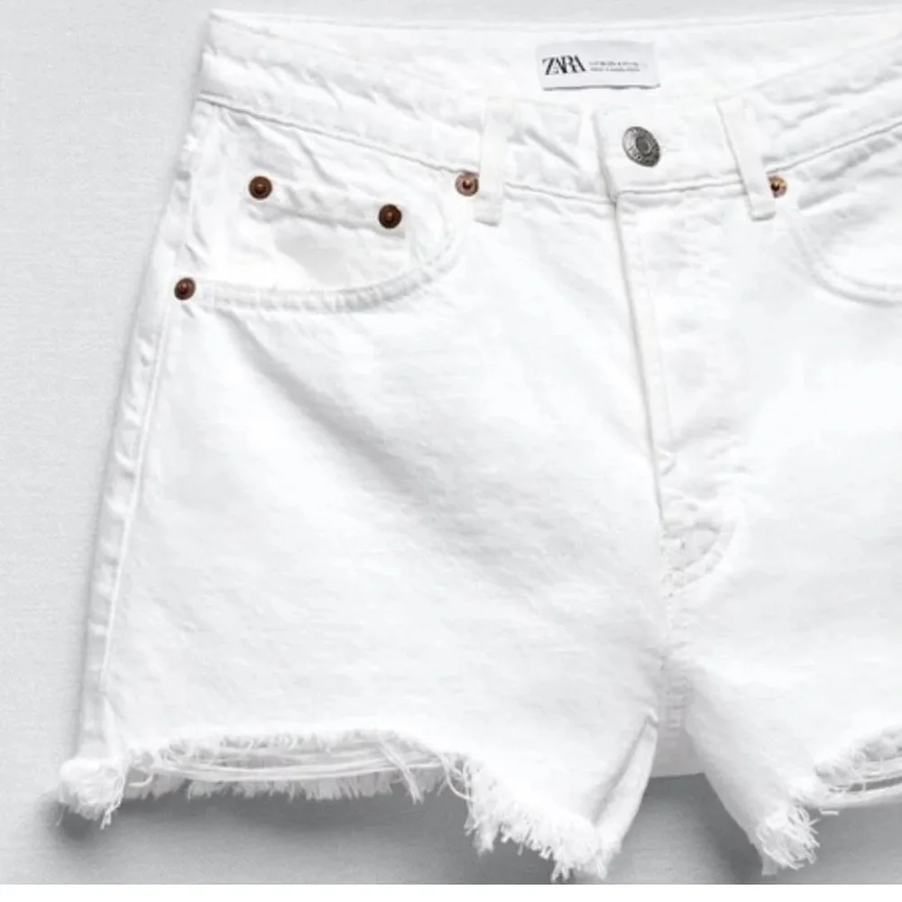 NWT Zara Hi-Rise White Distressed Denim Shorts Size 4 - Picture 2 of 14